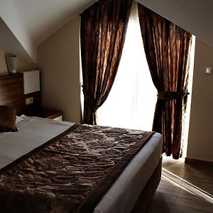 Ekononiczny pokój z łóżkiem king-size